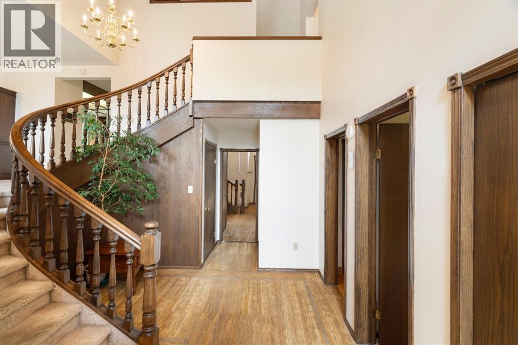 39 Bearspaw Ridge Crescent — photo 5