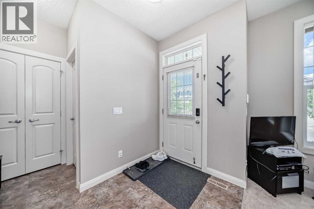 176 Evanspark Gardens — photo 3