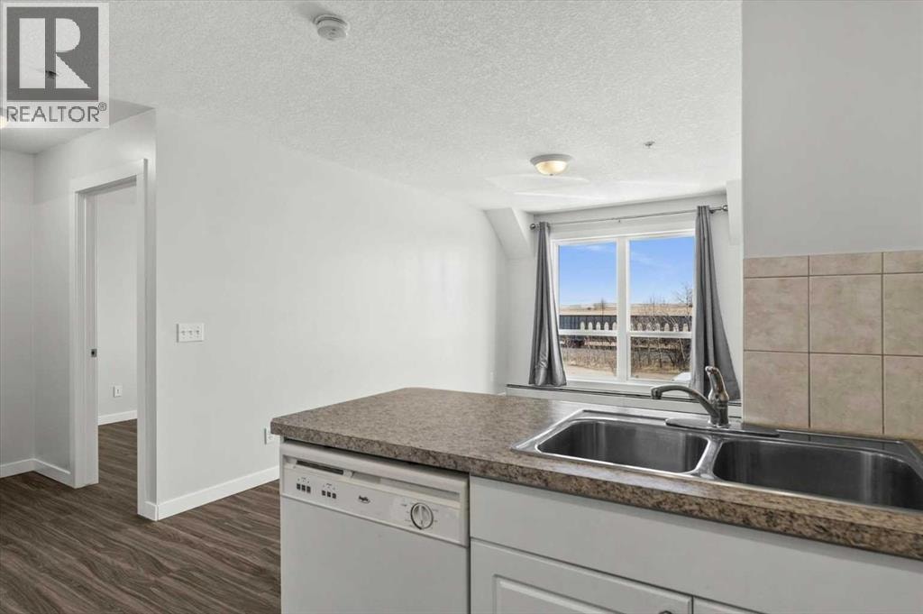 214, 1010 Railway Street — photo 8
