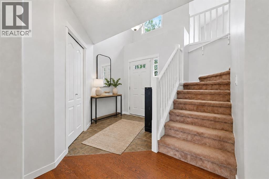 15 Cougarstone Court SW — photo 2