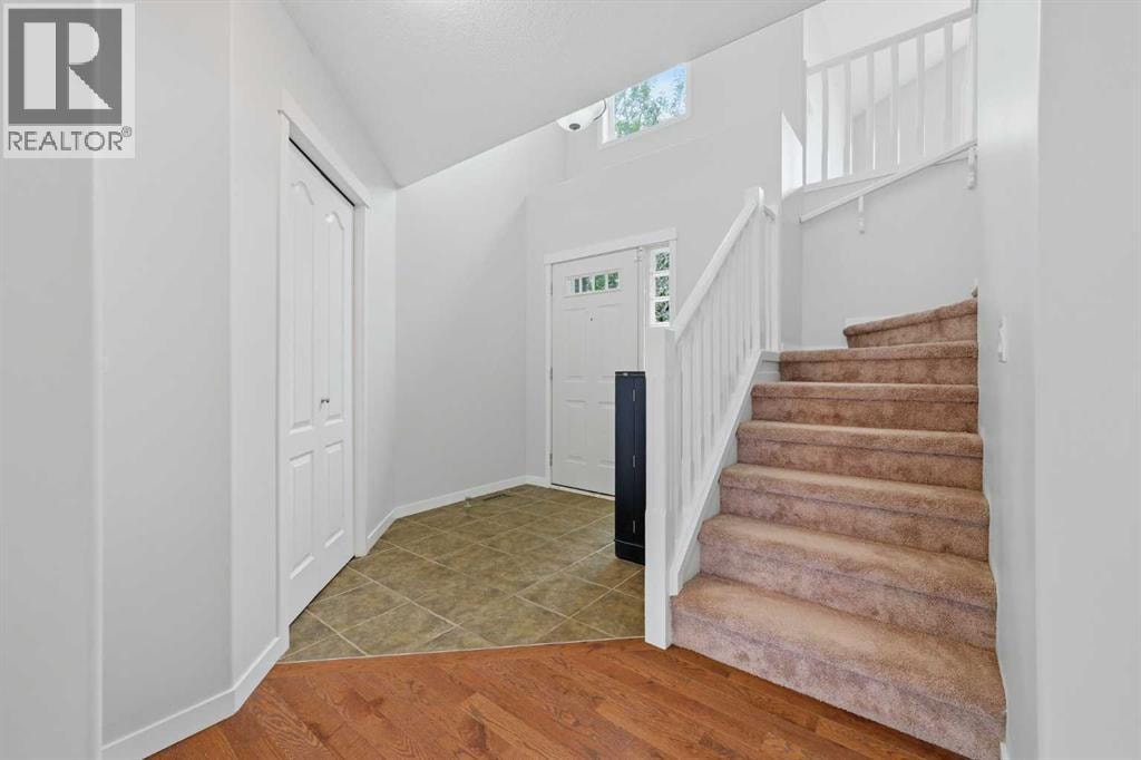15 Cougarstone Court SW — photo 3