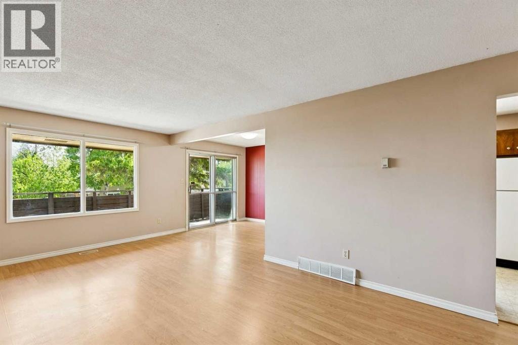 7833 Hunterquay Road NW — photo 5