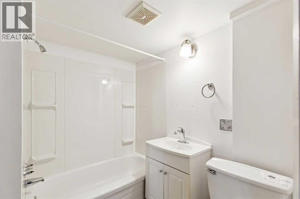 7833 Hunterquay Road NW — photo 12