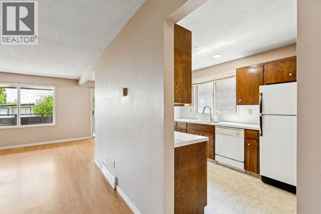 7833 Hunterquay Road NW — photo 4
