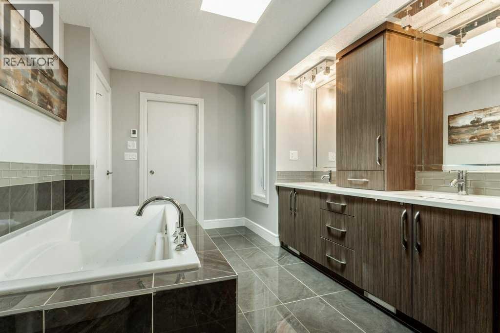 1939 26 Avenue SW — photo 26