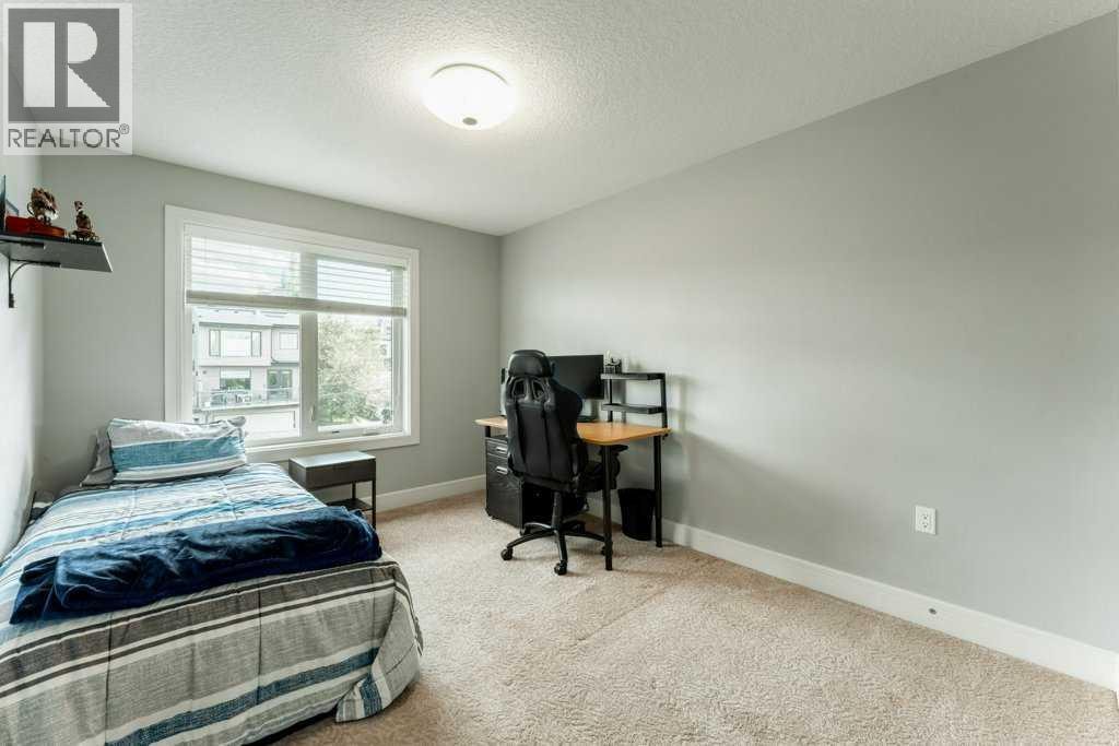 1939 26 Avenue SW — photo 28