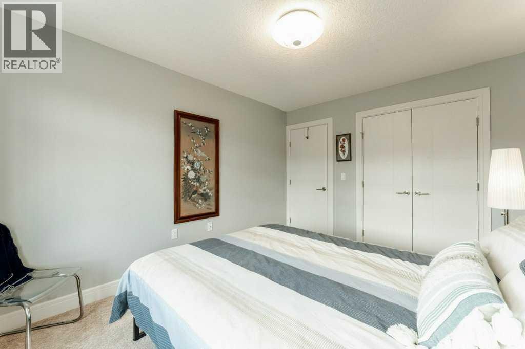 1939 26 Avenue SW — photo 32
