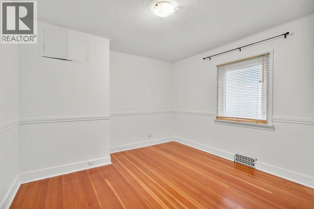 1404 18 Avenue NW — photo 23