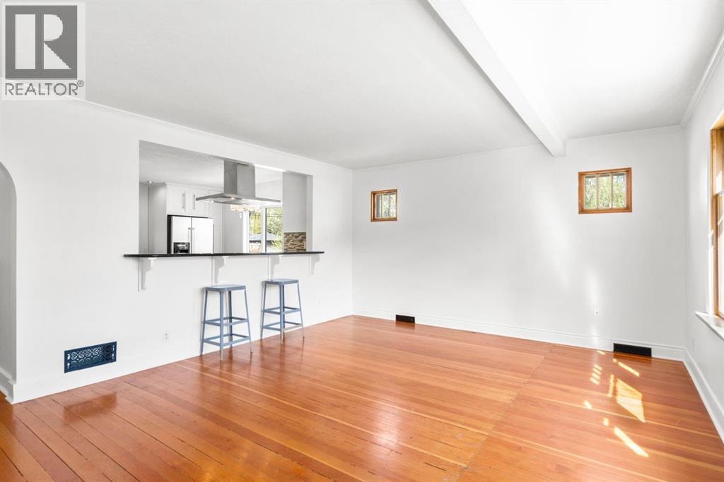 1404 18 Avenue NW — photo 9