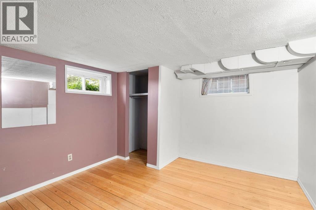 1404 18 Avenue NW — photo 32