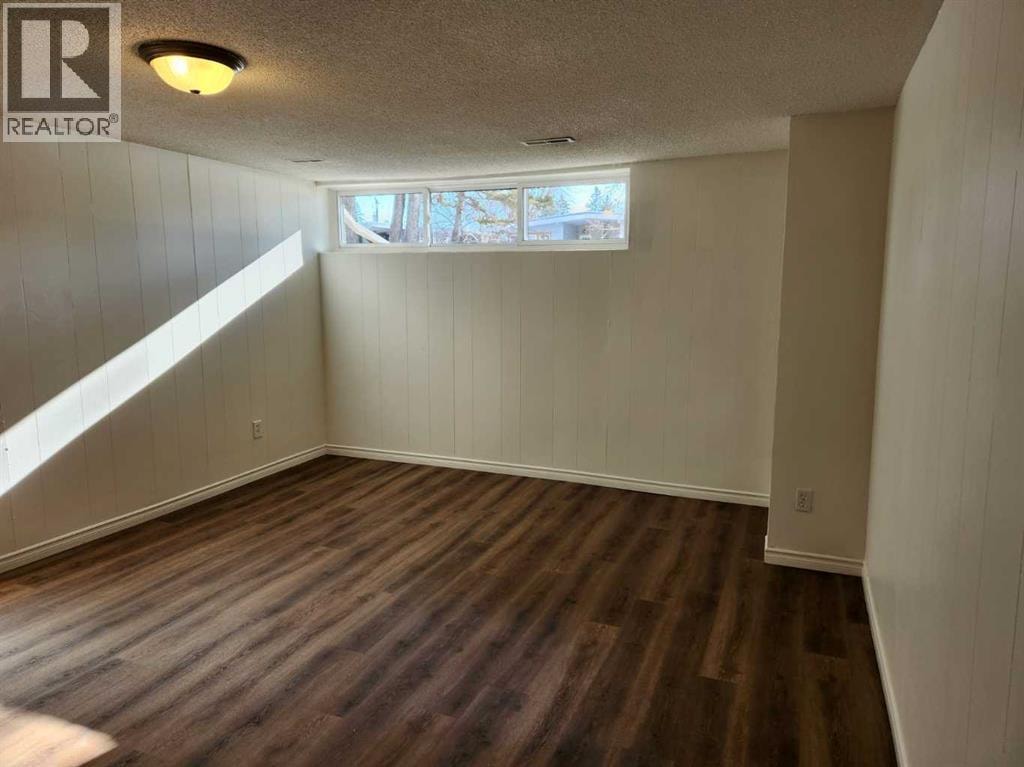 638 640 68 Avenue SW — photo 2