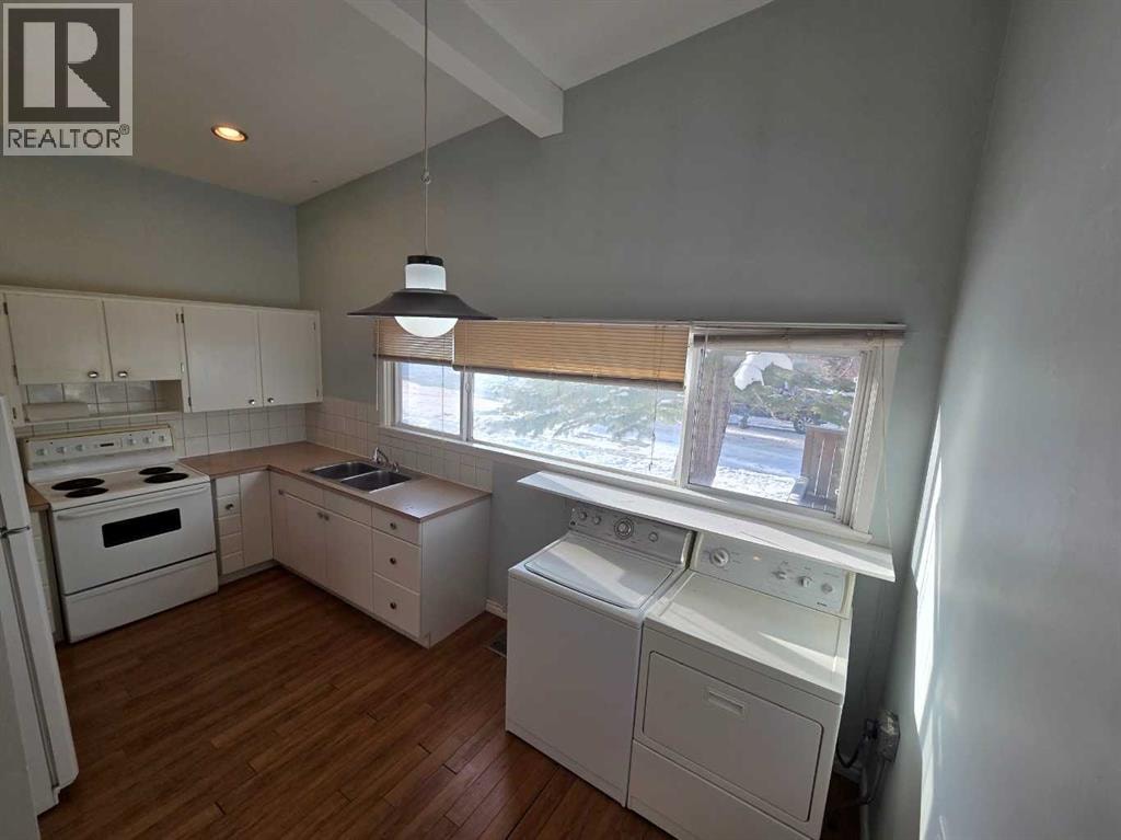 638 640 68 Avenue SW — photo 22