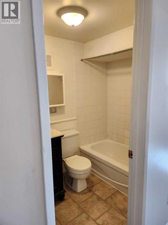 638 640 68 Avenue SW — photo 3