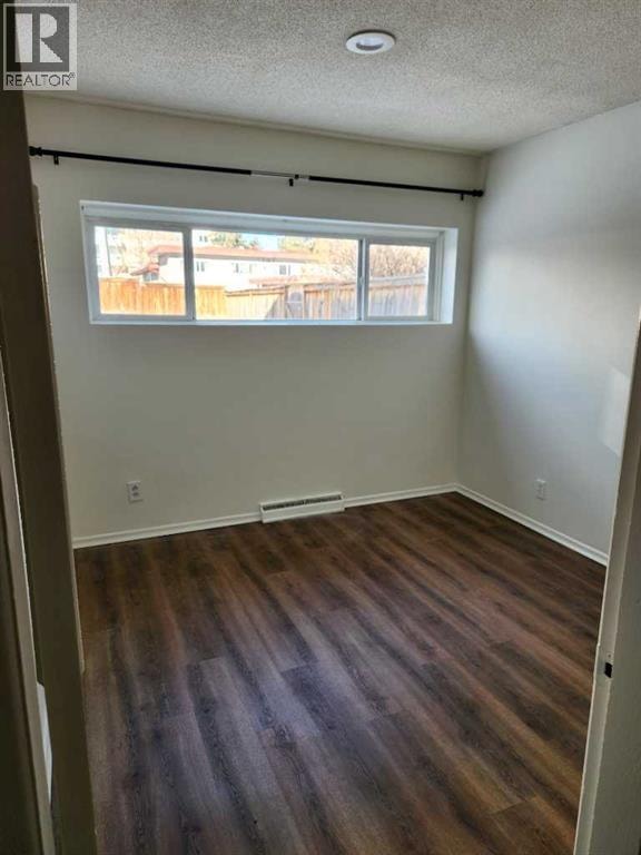 638 640 68 Avenue SW — photo 4
