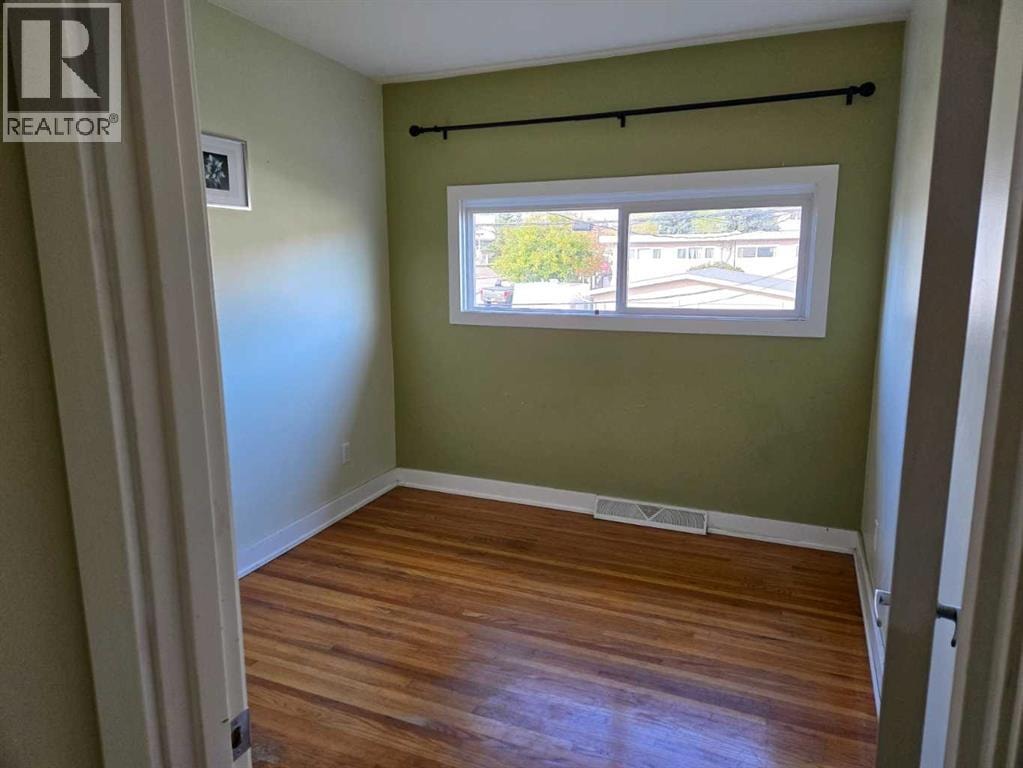 638 640 68 Avenue SW — photo 10