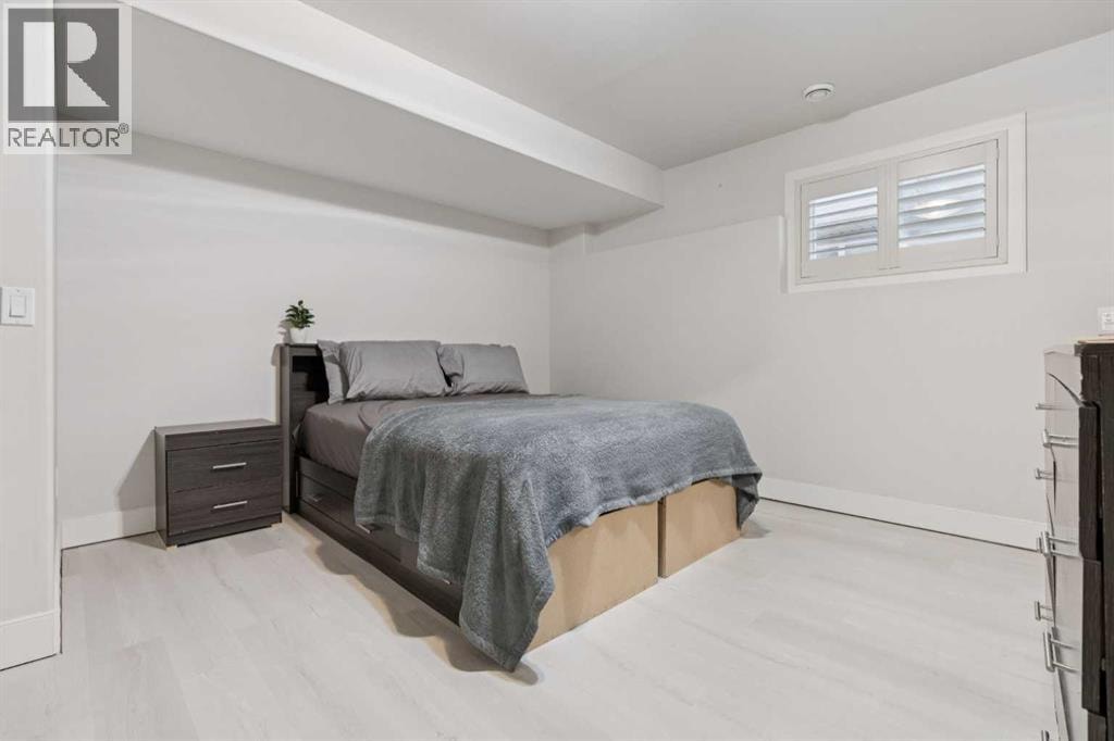 1826 Baywater Street SW — photo 35