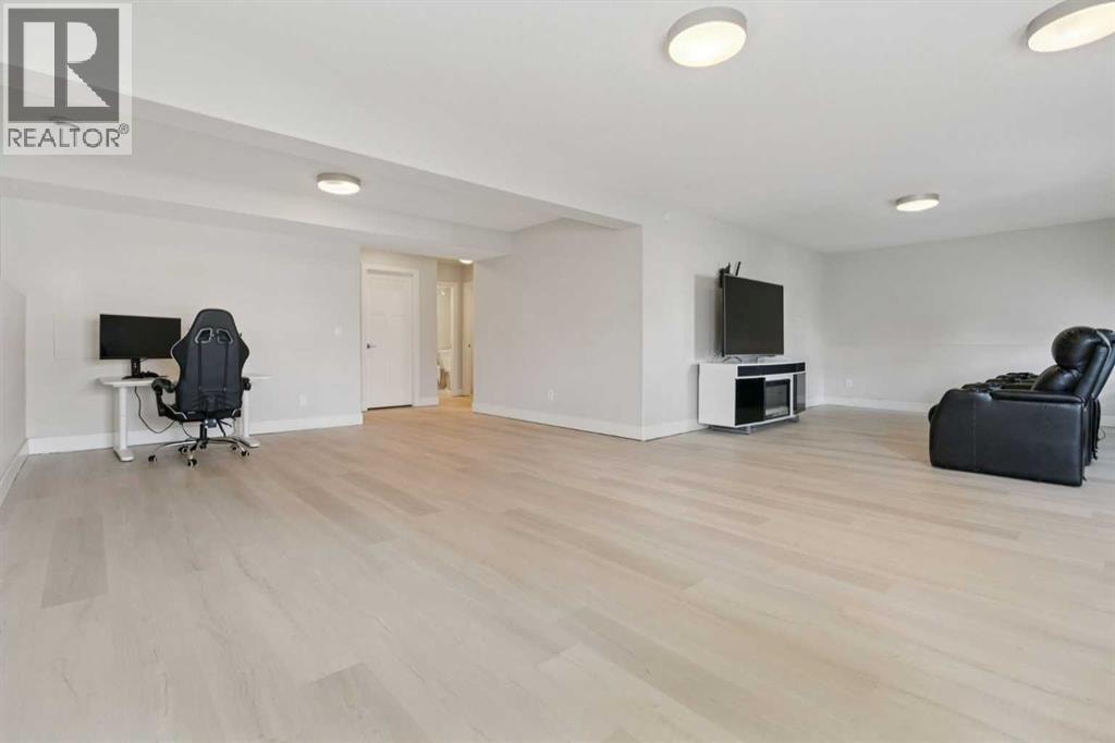 1826 Baywater Street SW — photo 33