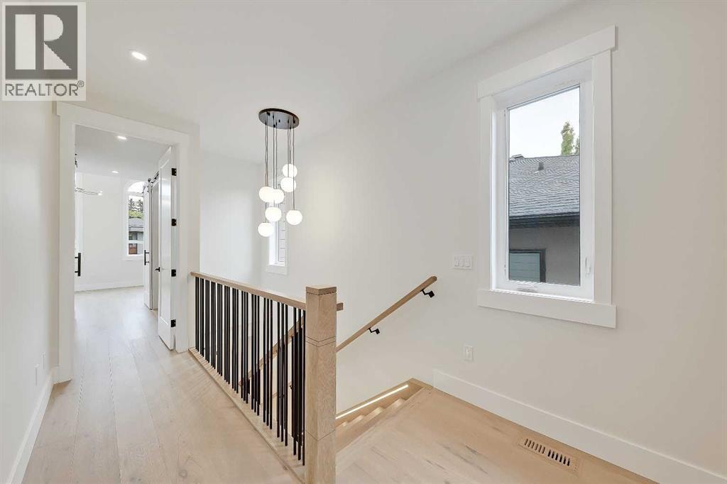 1007 18 Avenue NW — photo 22