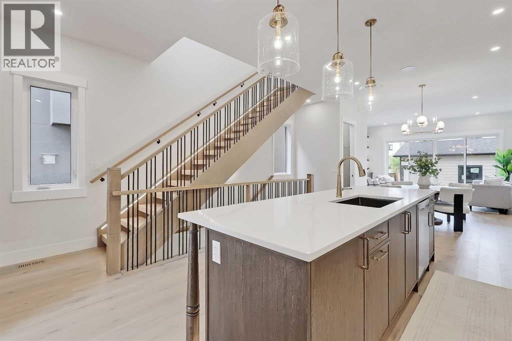 1007 18 Avenue NW — photo 10