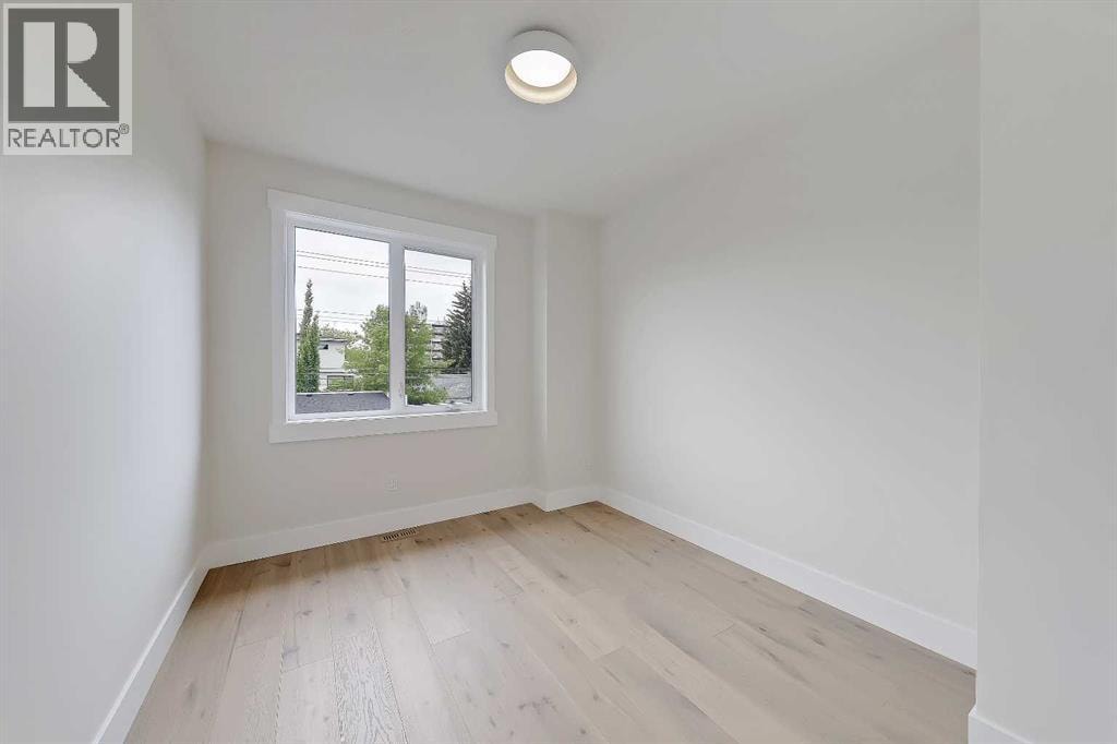 1007 18 Avenue NW — photo 37
