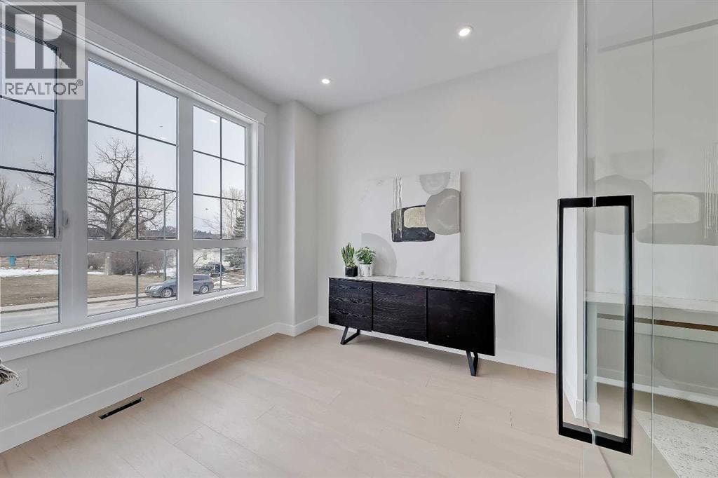 2023 26 Avenue SW — photo 15
