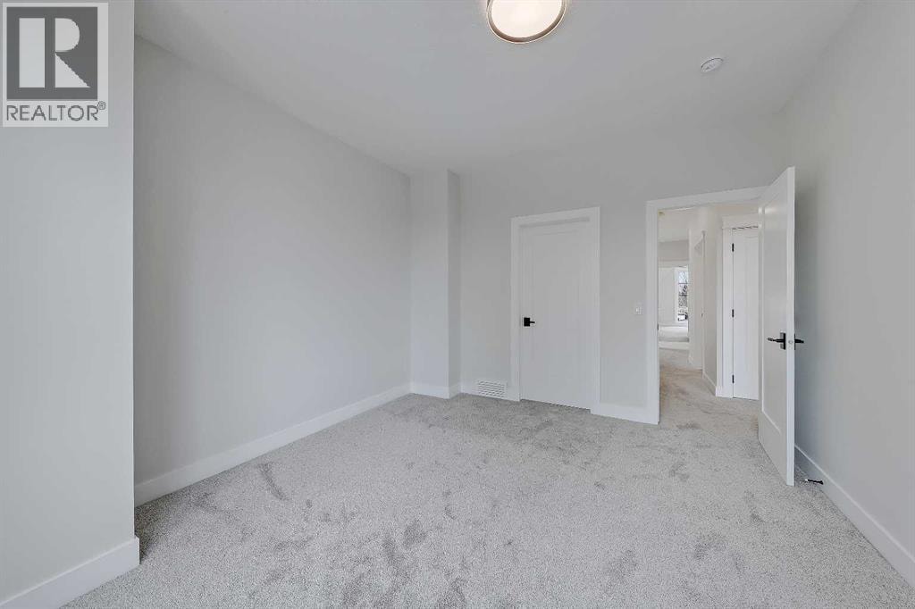 2023 26 Avenue SW — photo 31
