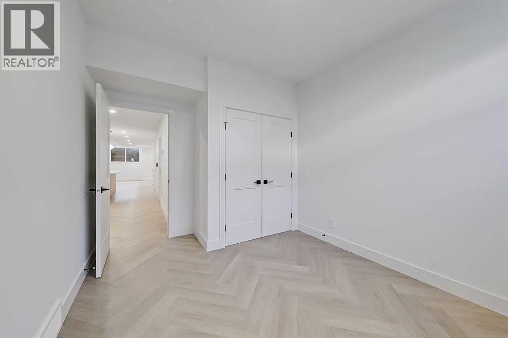 2216 35 Street SW — photo 47