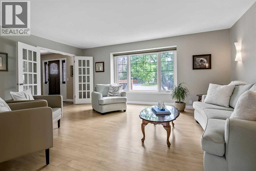 39 Canova Close SW — photo 5