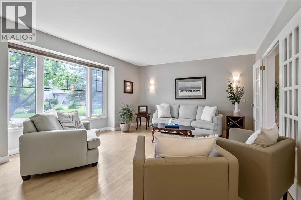 39 Canova Close SW — photo 4