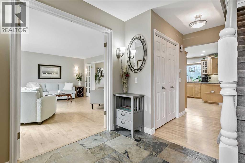 39 Canova Close SW — photo 3