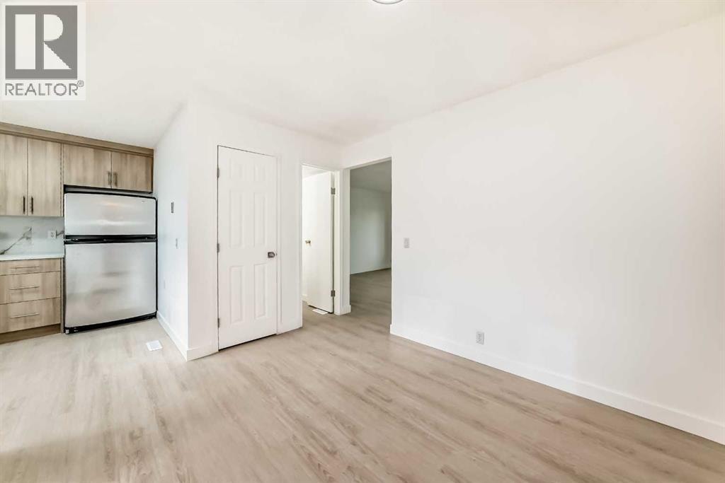 4327 38 Street NE — photo 16