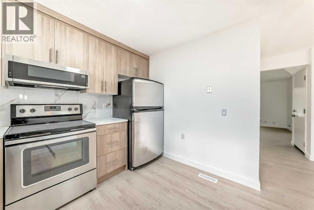 4327 38 Street NE — photo 13