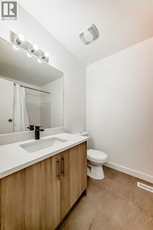 4327 38 Street NE — photo 29