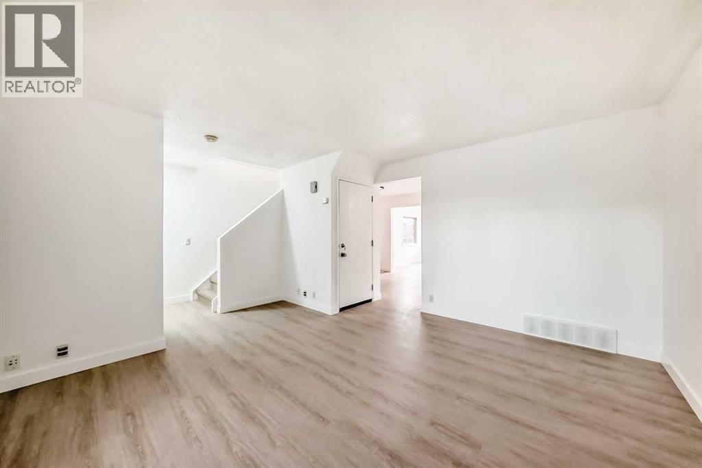 4327 38 Street NE — photo 8