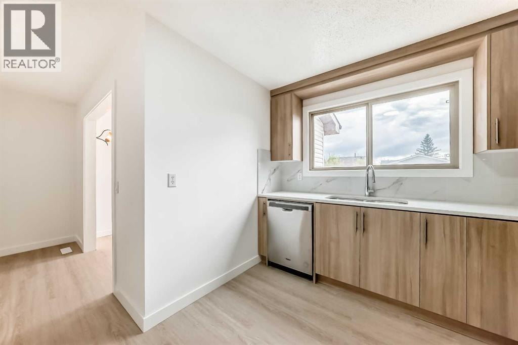 4327 38 Street NE — photo 14