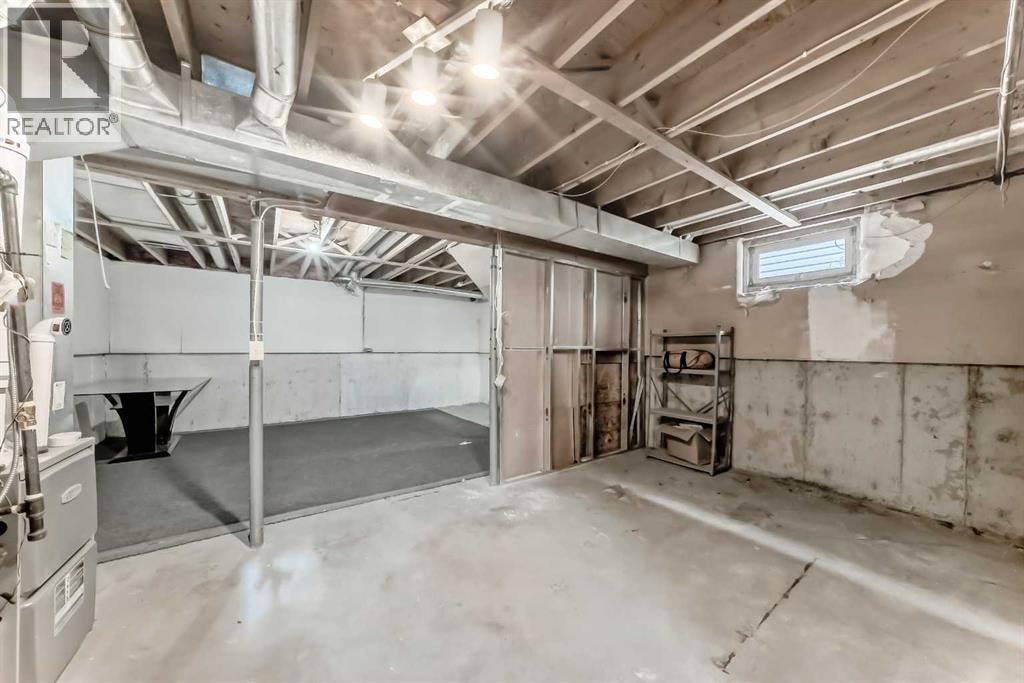 4327 38 Street NE — photo 33