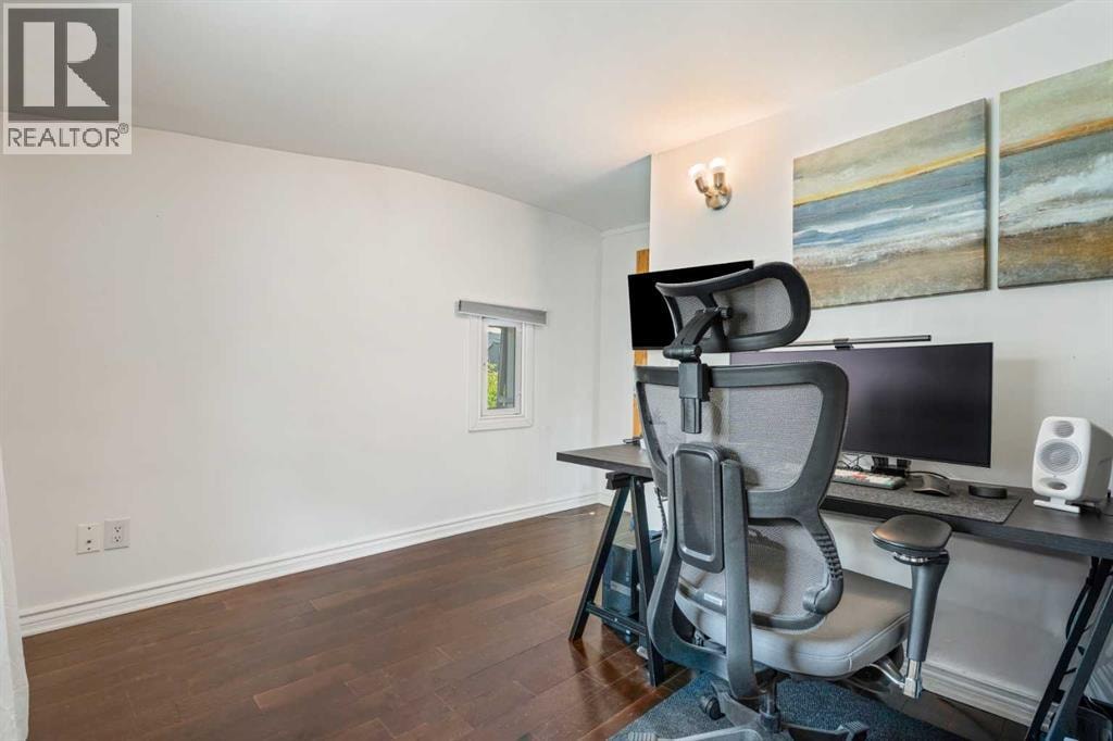 213 7A Street NE — photo 28