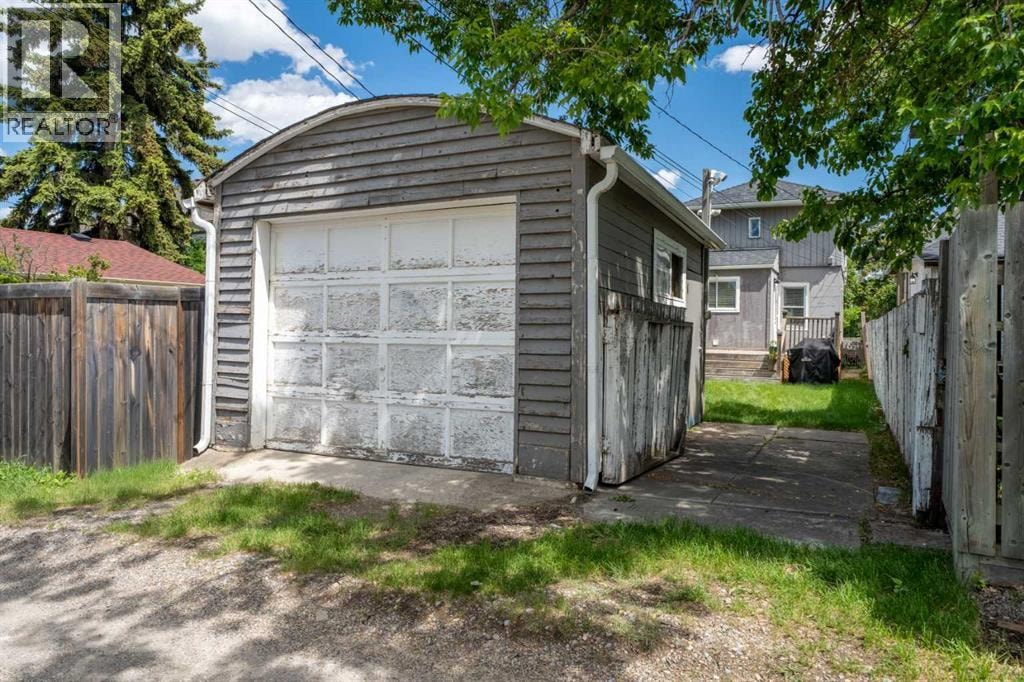213 7A Street NE — photo 36