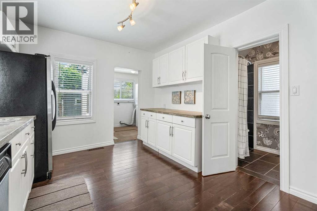 213 7A Street NE — photo 16