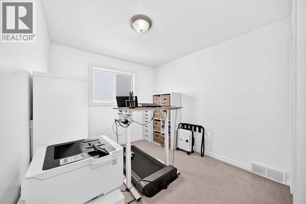 91 Panamount Gardens NW — photo 21