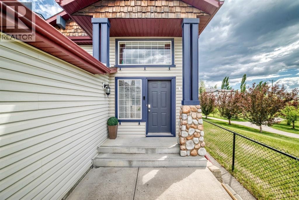 91 Panamount Gardens NW — photo 3