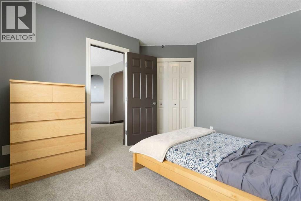 31 Gleneagles Terrace — photo 32