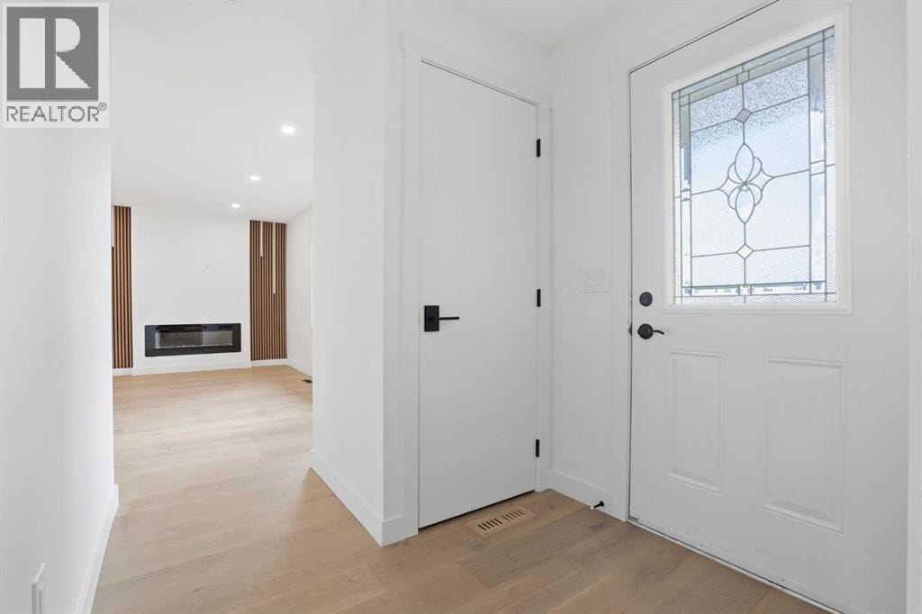 5439 Dalrymple Crescent NW — photo 5