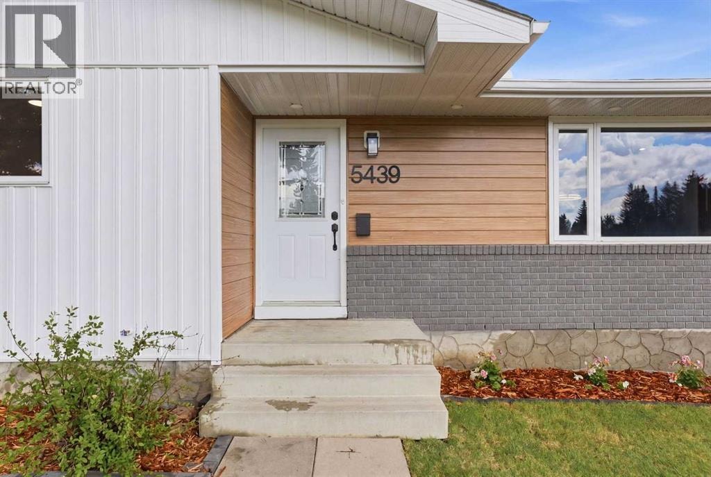 5439 Dalrymple Crescent NW — photo 4