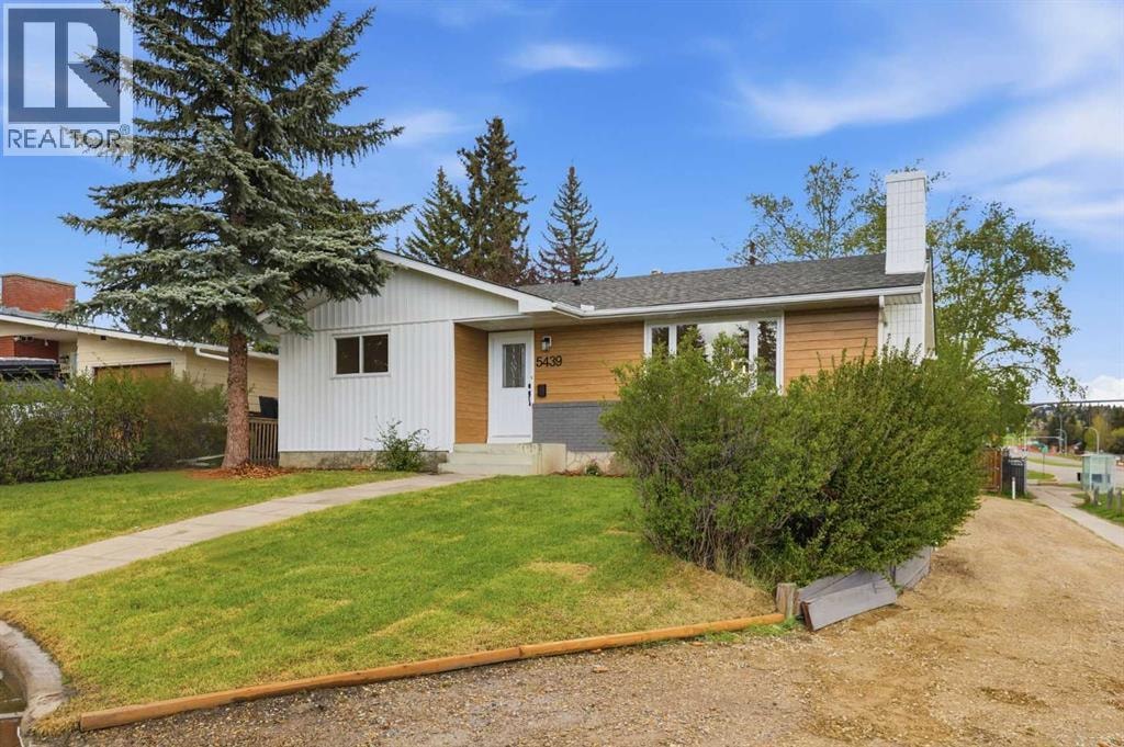 5439 Dalrymple Crescent NW — photo 3