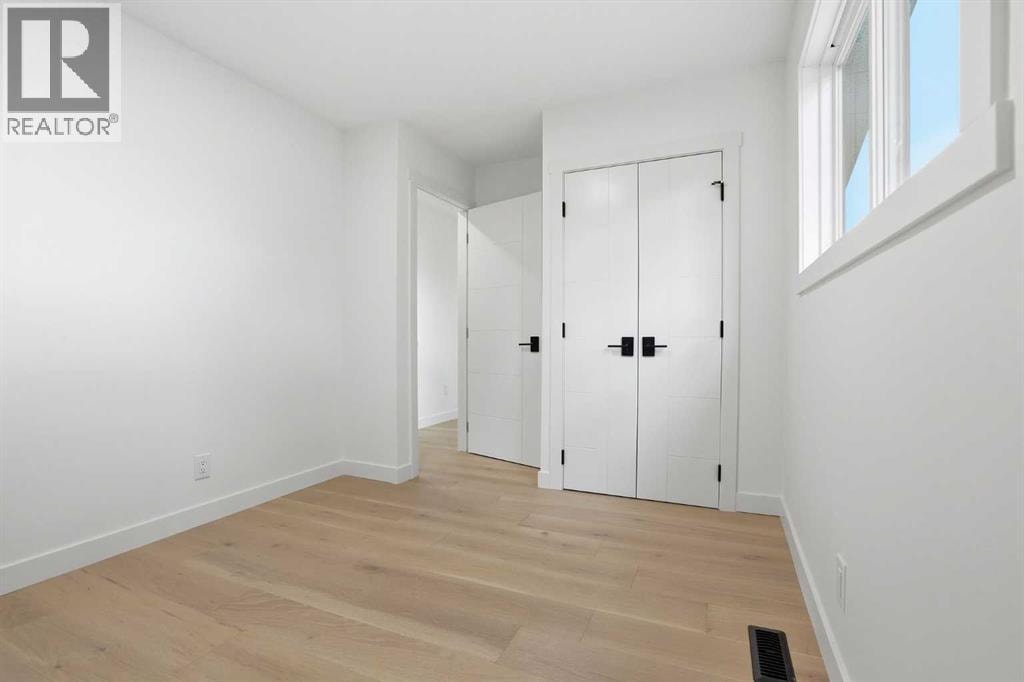 5439 Dalrymple Crescent NW — photo 28