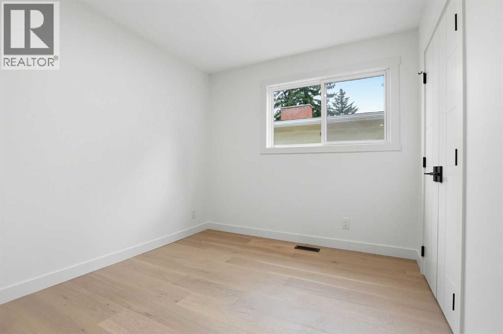 5439 Dalrymple Crescent NW — photo 25