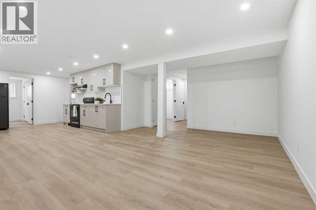 5439 Dalrymple Crescent NW — photo 38