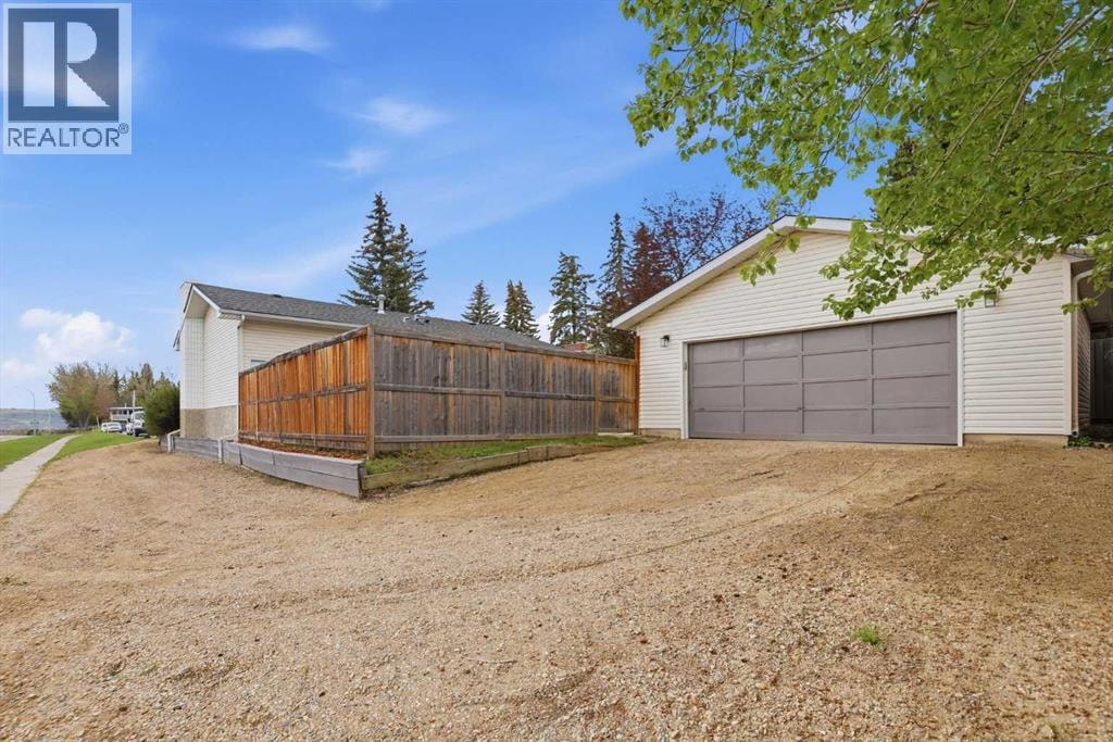 5439 Dalrymple Crescent NW — photo 47