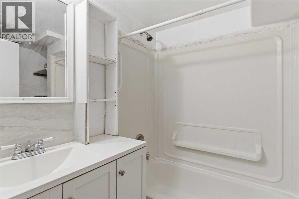 4008 36 Street NW — photo 36